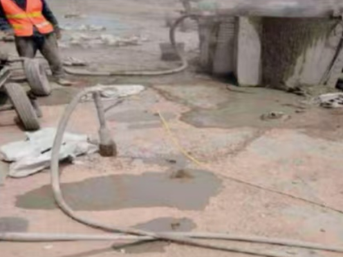 吴堡水泥混凝土路面板底注浆技术 路面脱空注浆整治方案